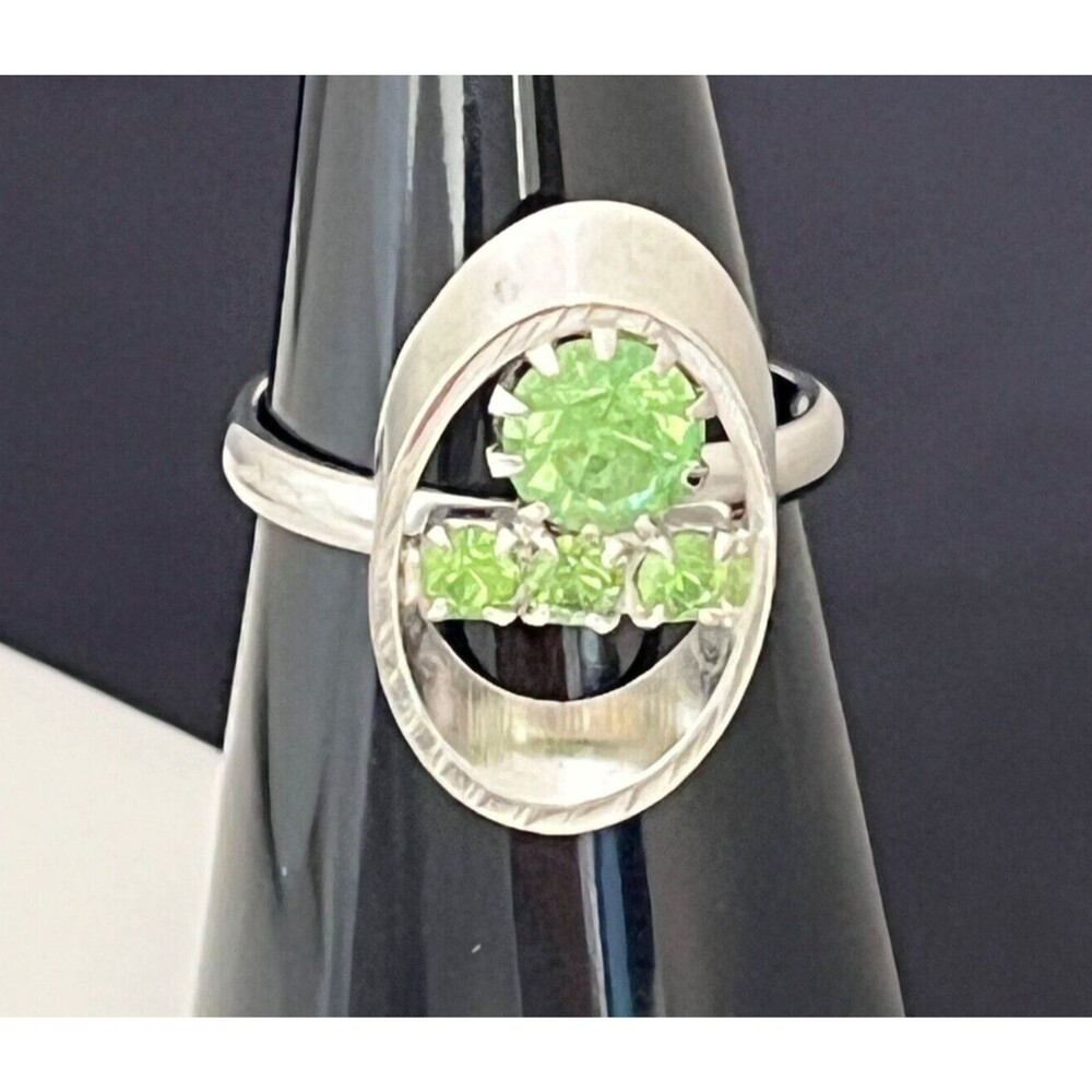 Vintage 1960s Cocktail Ring Silver Tone Green Crystal Rhinestones Mid Century 4K